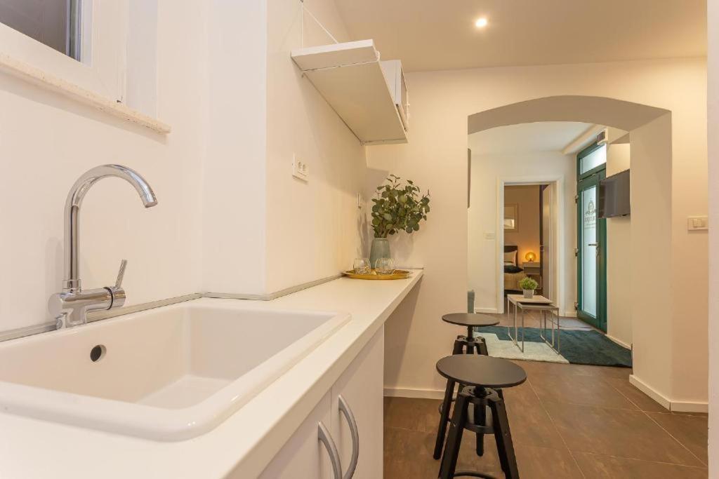X Boutique Marinac Studio Apartments & Rooms Šibenik Exteriör bild