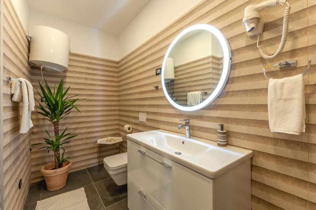X Boutique Marinac Studio Apartments & Rooms Šibenik Exteriör bild